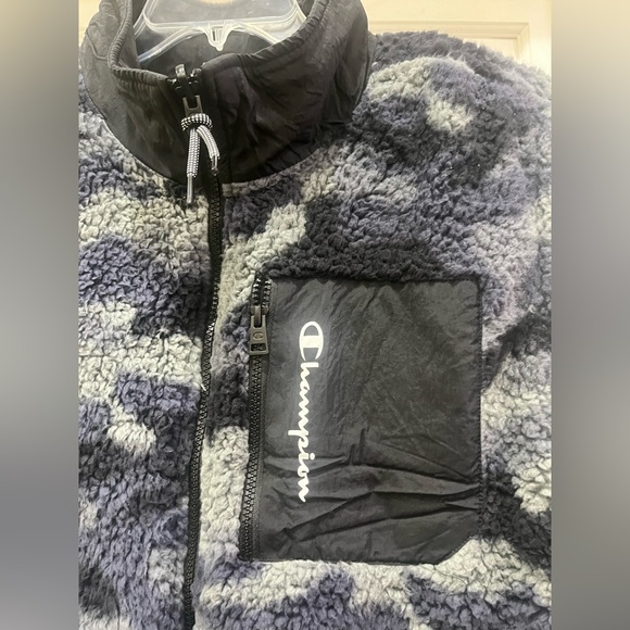 CHAMPION • High Pile Reversible Fleece Vest • Men’s - Picture 7 of 11